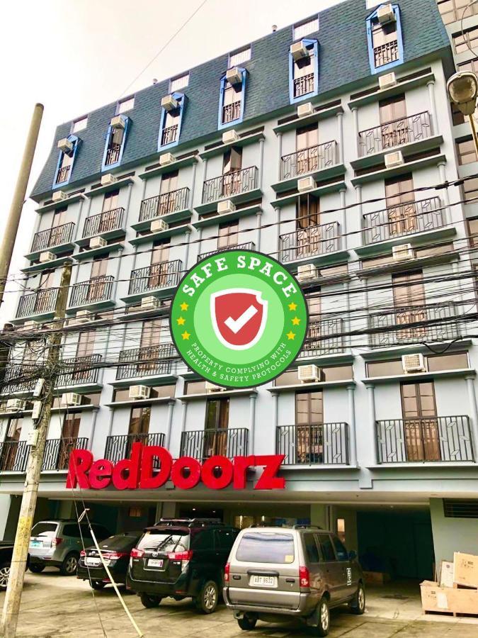 Reddoorz Plus @ Jardin Suites Guadalupe Nuevo Mandaluyong Exteriör bild