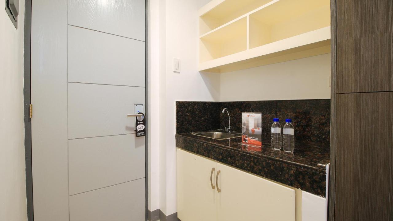 Reddoorz Plus @ Jardin Suites Guadalupe Nuevo Mandaluyong Exteriör bild