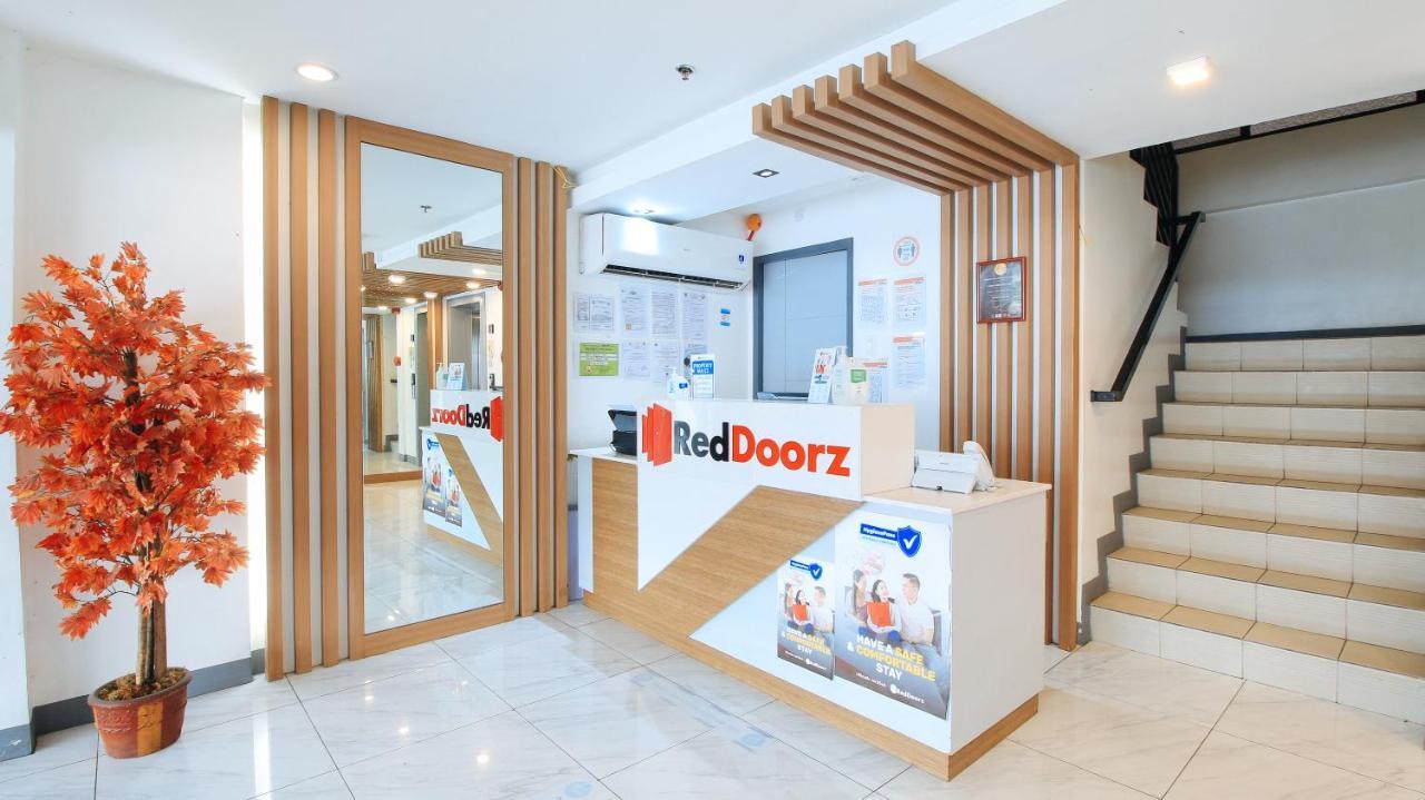Reddoorz Plus @ Jardin Suites Guadalupe Nuevo Mandaluyong Exteriör bild
