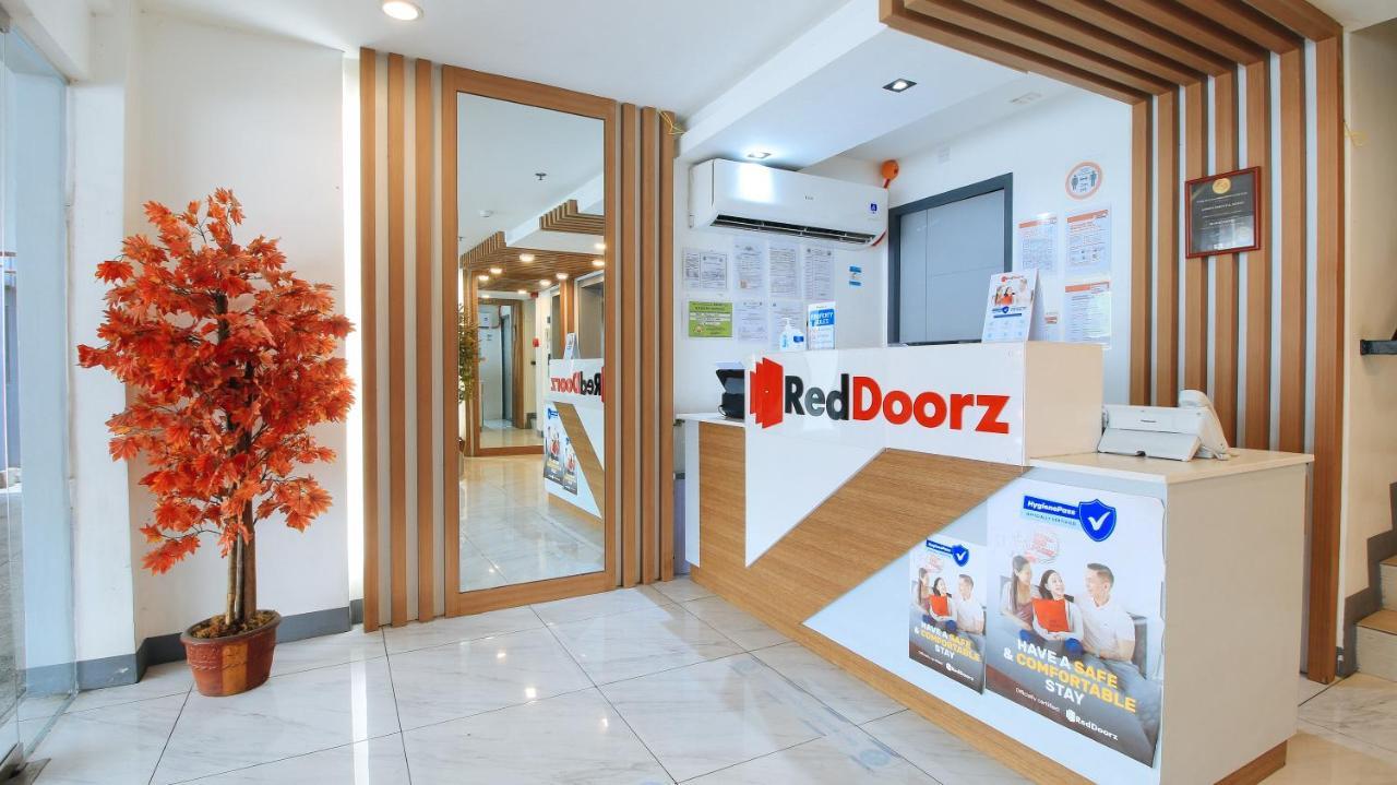 Reddoorz Plus @ Jardin Suites Guadalupe Nuevo Mandaluyong Exteriör bild