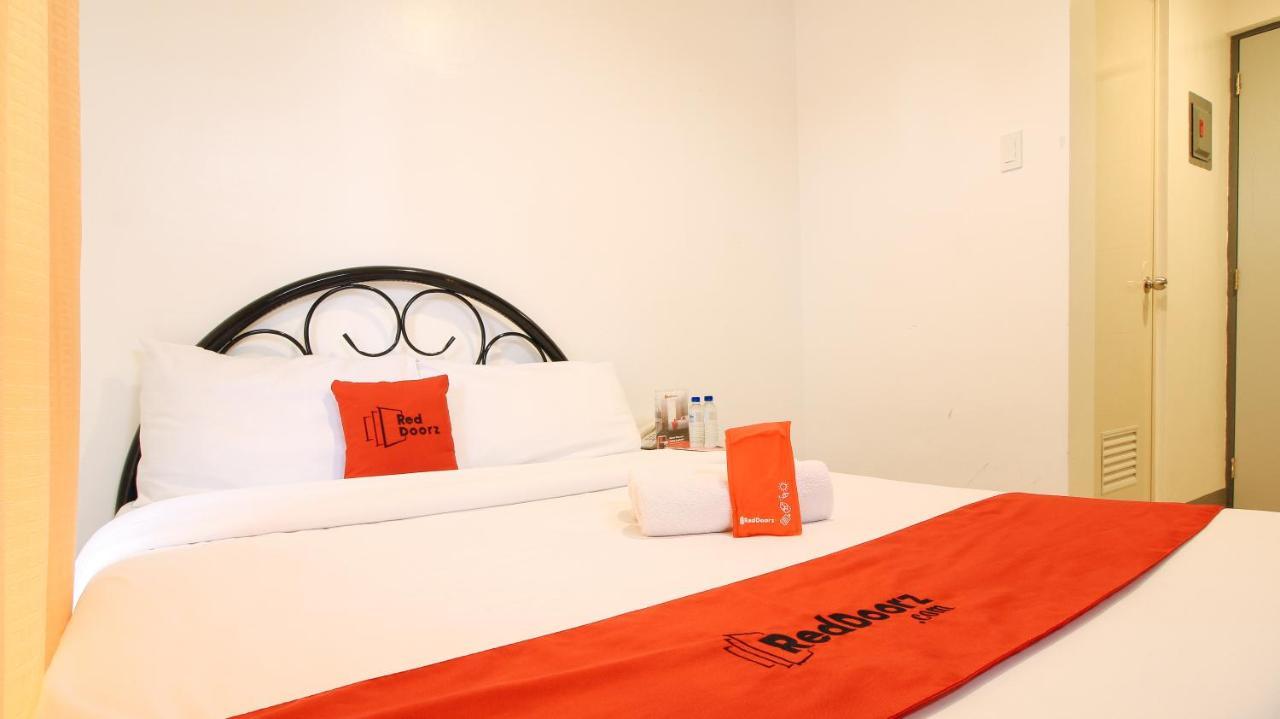 Reddoorz Plus @ Jardin Suites Guadalupe Nuevo Mandaluyong Exteriör bild