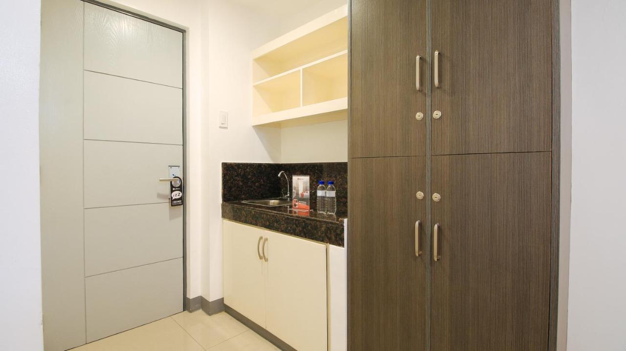 Reddoorz Plus @ Jardin Suites Guadalupe Nuevo Mandaluyong Exteriör bild